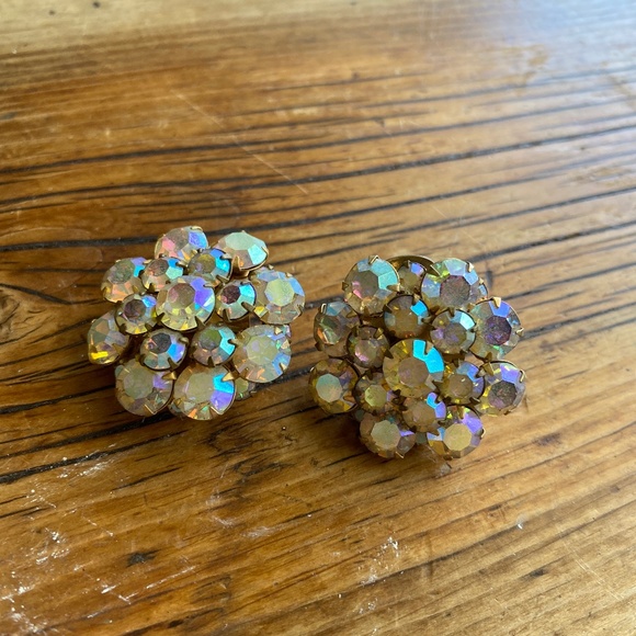 Vintage clip on earrings - Picture 3 of 12